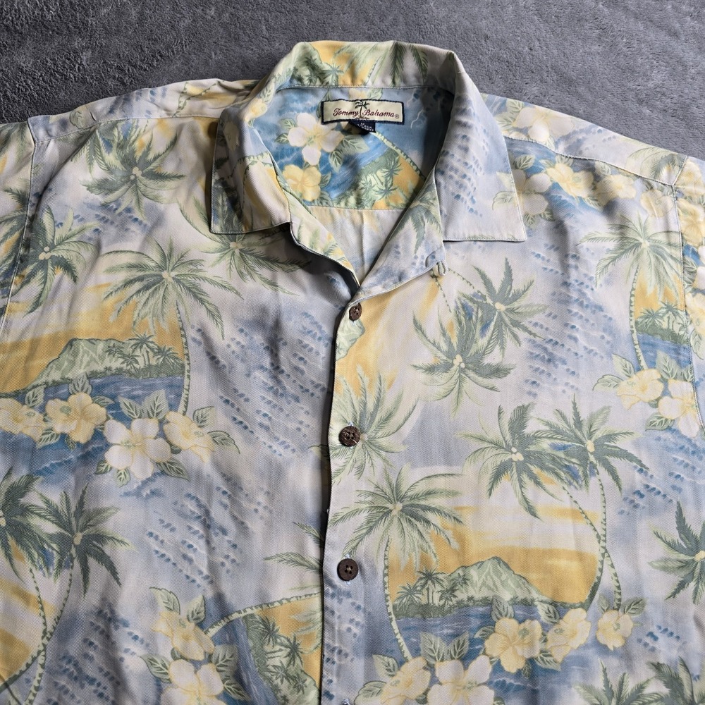 Tommy Bahama Shirt Mens Medium Blue Floral Tropical Silk Hawaiian Camp Palm Tree